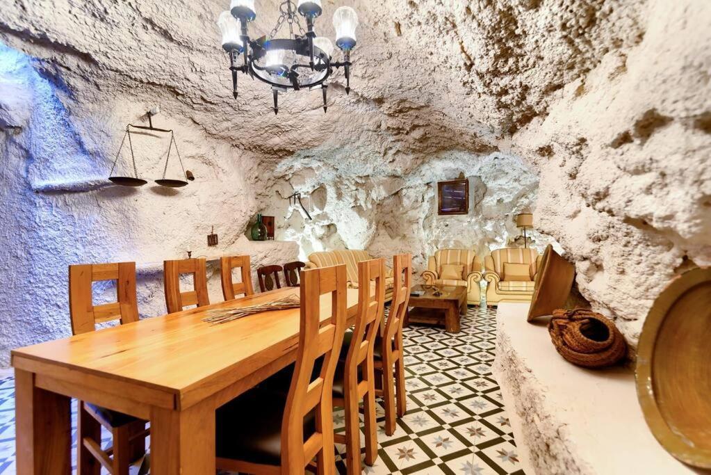Cueva Con Jacuzzi A 20 Minutos De Valencia Vila Benaguacil Exterior foto